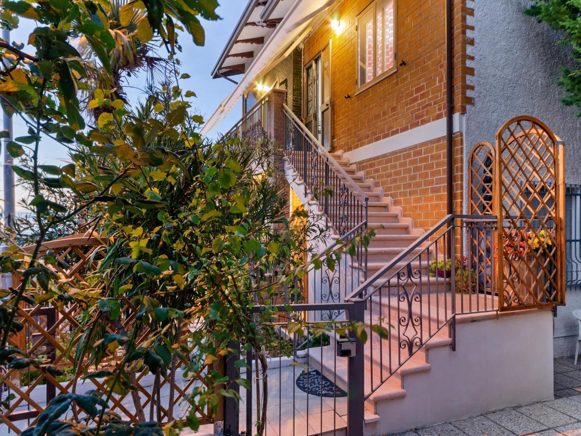 Pleasant Apartment With Courtyard Saludecio Exterior photo