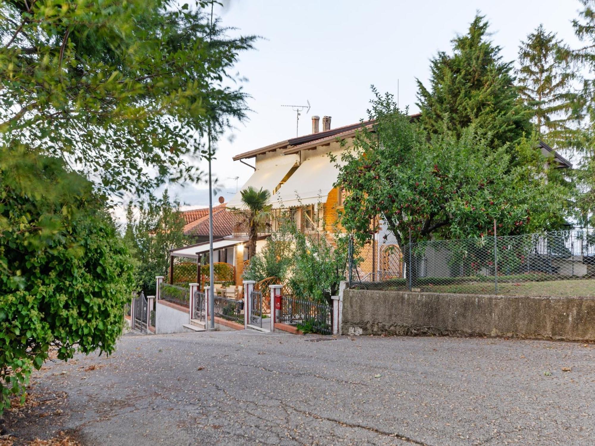 Pleasant Apartment With Courtyard Saludecio Exterior photo